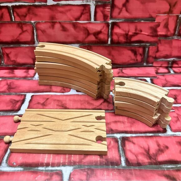 Thomas & Friends Wooden Railway curved track pcs - Picture 2 of 8